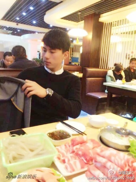 高考执勤特警帅哭网友 长腿型男制服范儿(组图)【8】