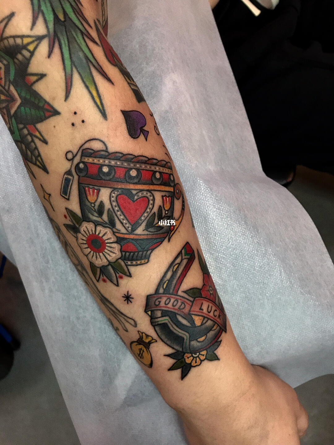 天津纹身添加两个小的oldschool