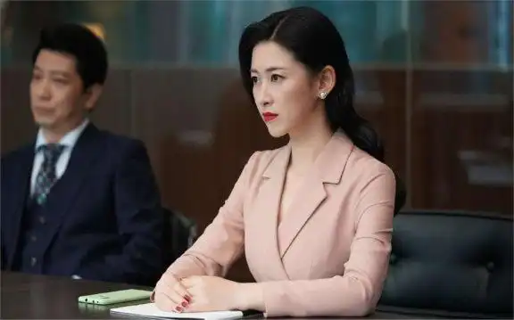 接着在《大秦赋》中扮演美丽的赵姬后,朱珠又出演了备受热捧的剧集