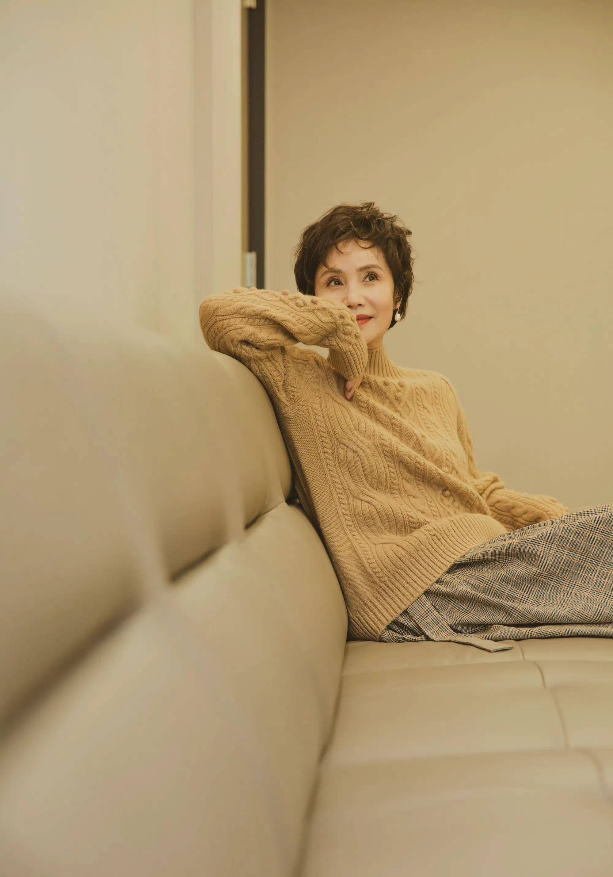 徐俐:携子二婚被宠成公主,退休后主播谈话节目,后悔没有生二胎