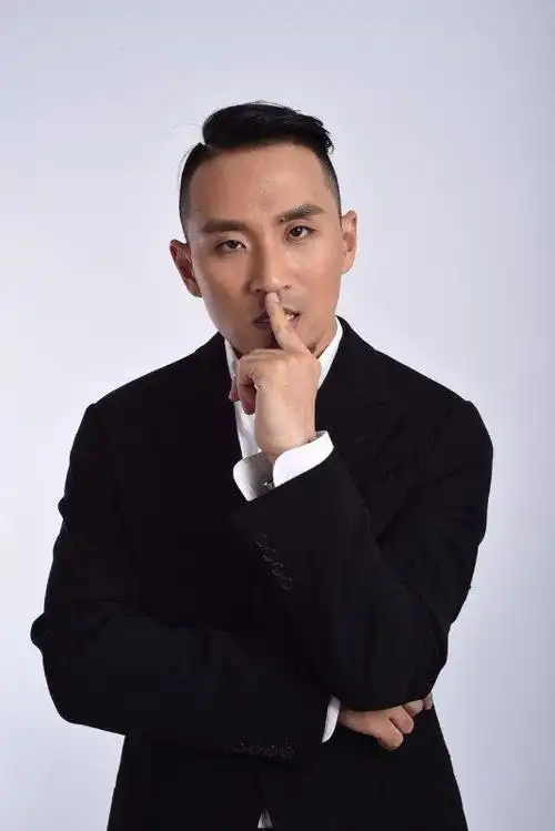 张磊(中国内地男配音演员)_尚可名片