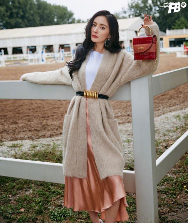 一键get温柔高级气质!女明星花式百搭的毛衣穿搭,学起来