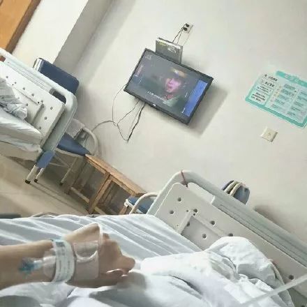 女生输液照片,请假专用