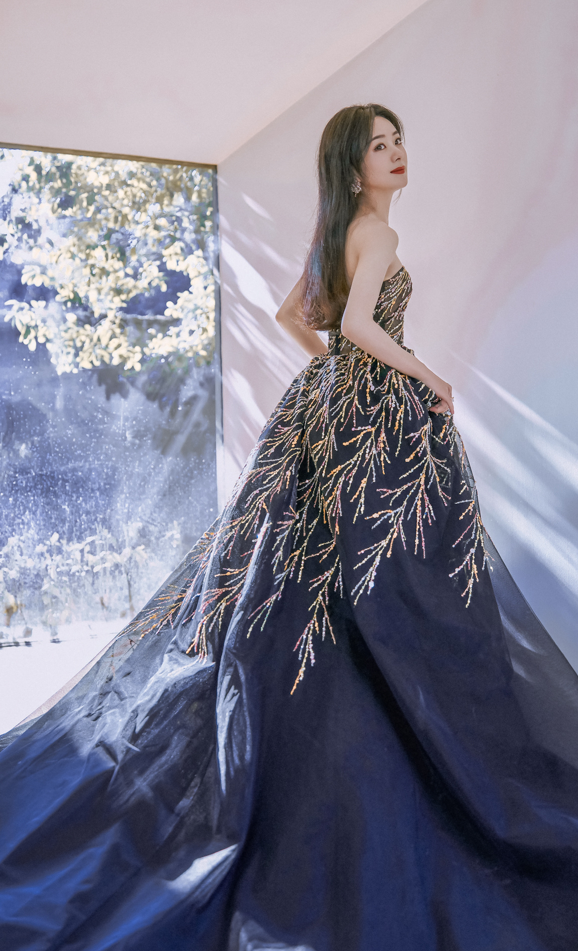 赵丽颖星光大赏三组造型:黑色礼服优雅蓝裙温婉,粉色礼服美炸天