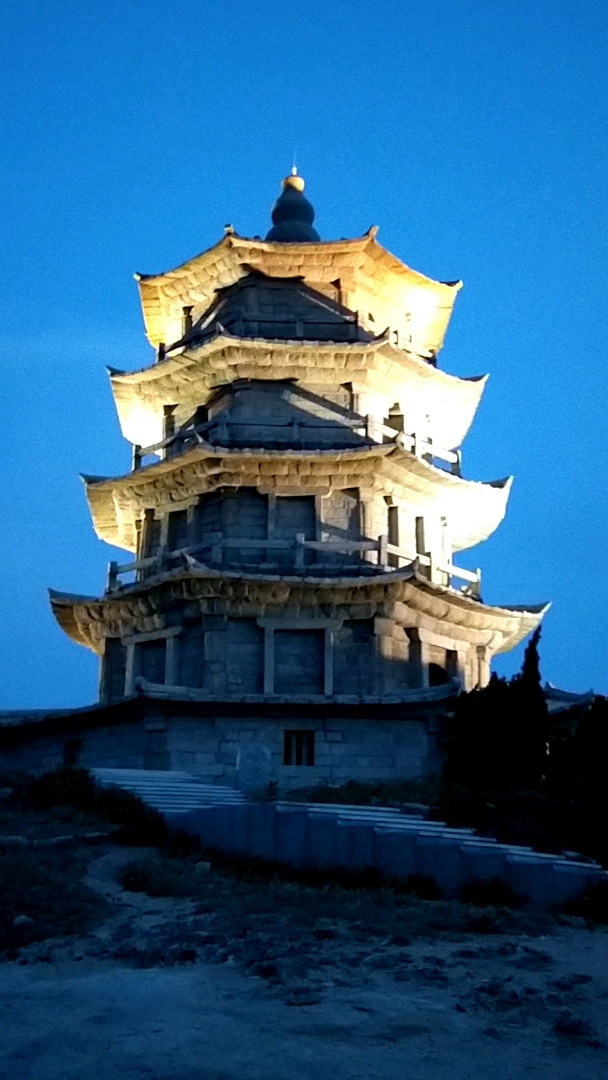 姑嫂塔上看夜景