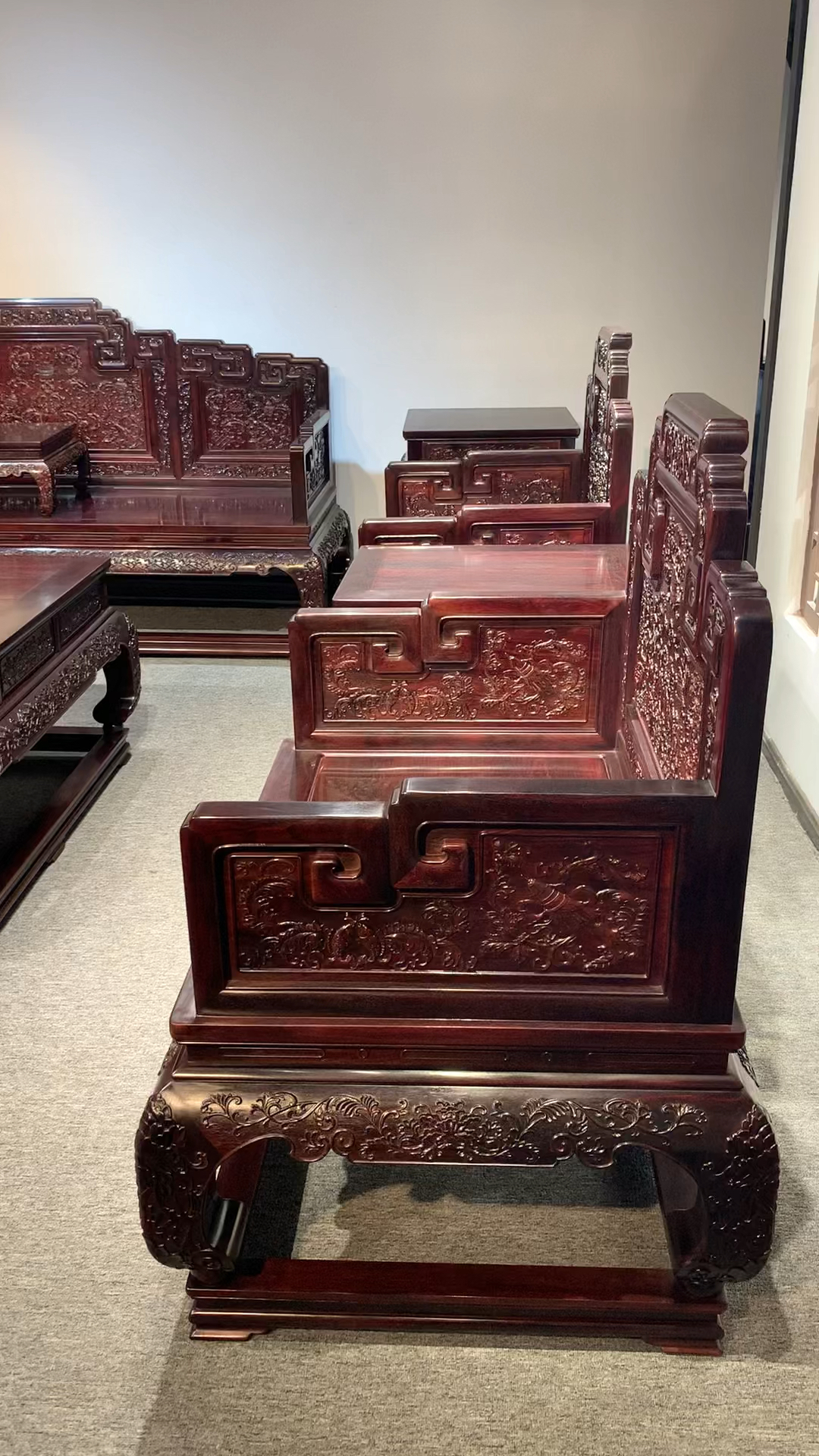 印度小叶紫檀,国宾款西番莲沙发13件套