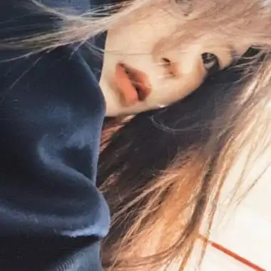 韩系高级质感的ins女生头像高清图片