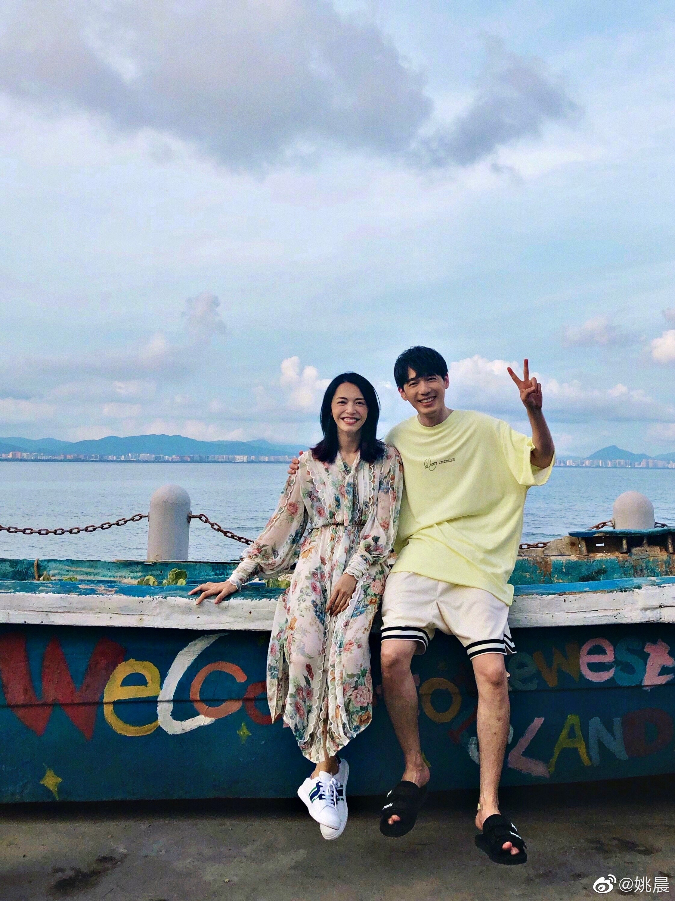 共4张1905电影网讯7月3日,姚晨在社交平台晒出与白宇的合影,并配文:"