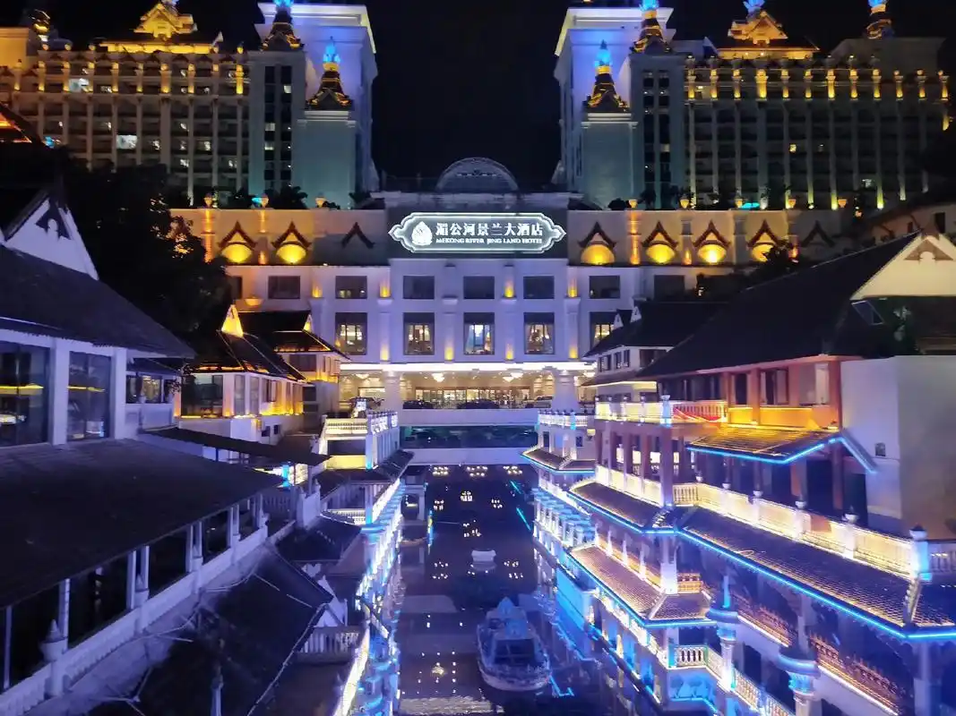 告庄西双景是西双版纳的闹市区,是游览版纳必到 - 抖音