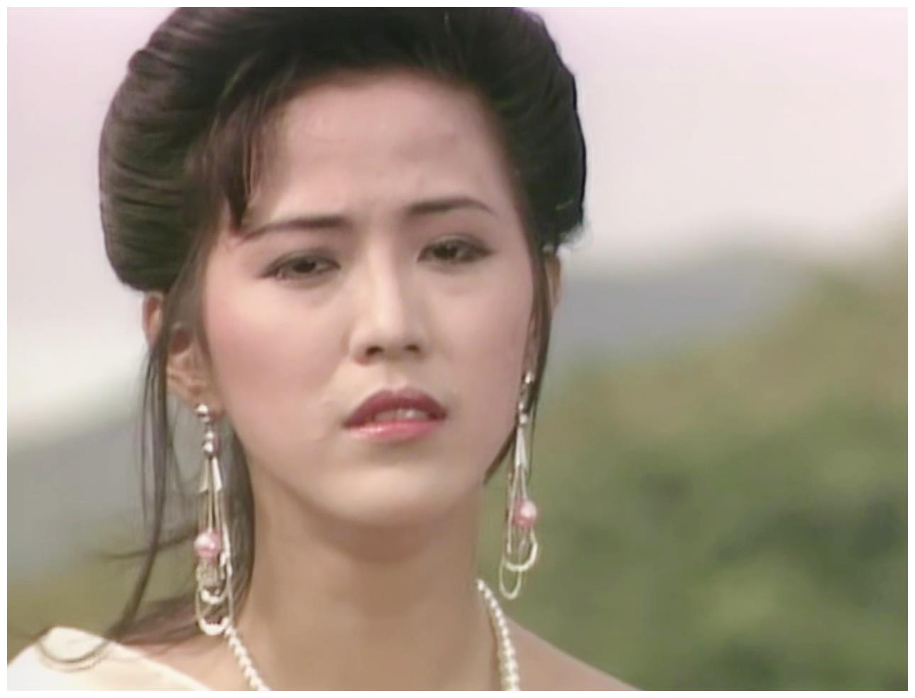 30年前的港剧《日月神剑》,虽然特效技术渣,美女却都是高颜值