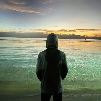 简单简约帅哥男生生活照头像真人 背影头像男意境氛围拉满_男生头像