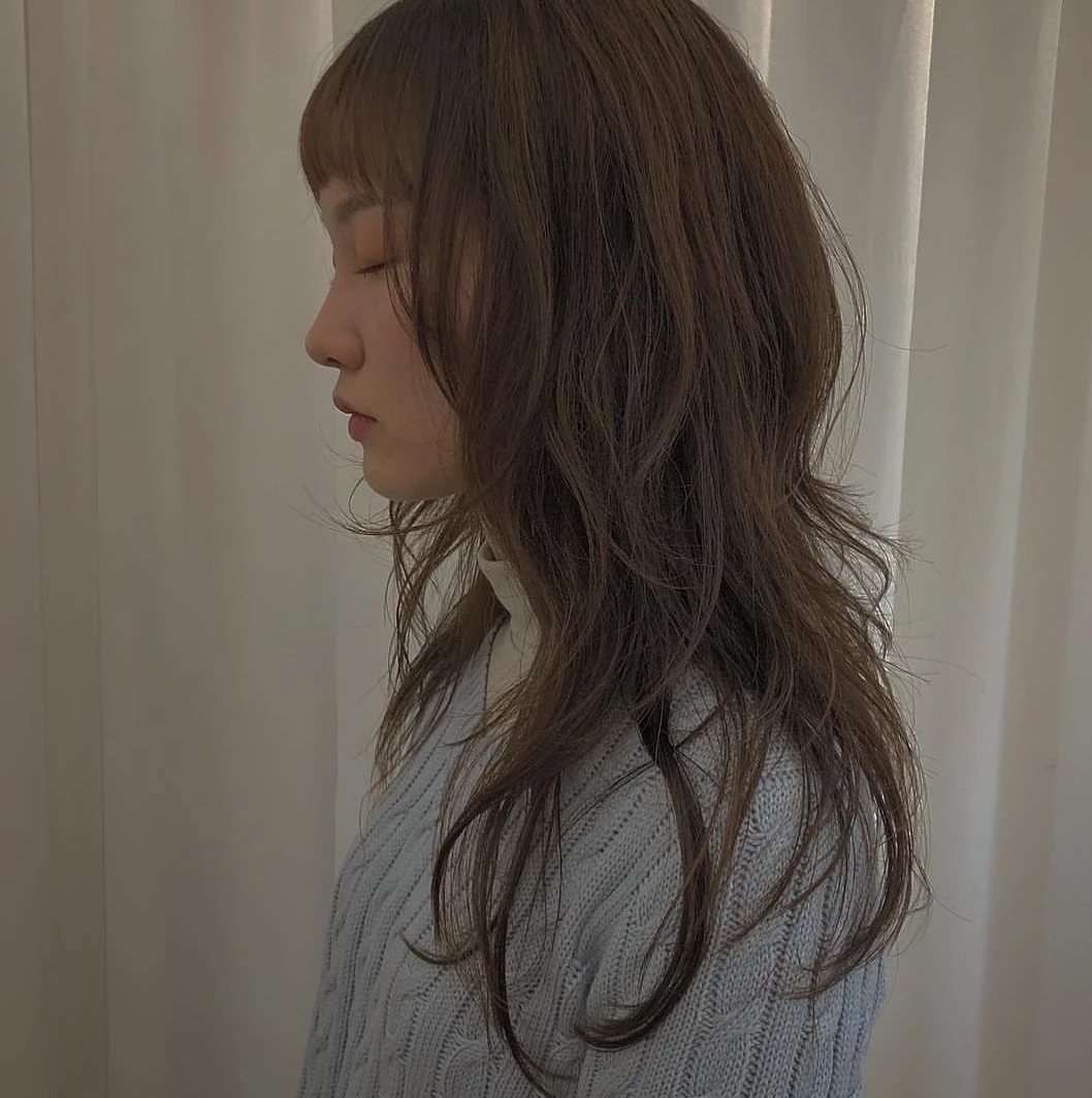 长碎发很时尚的