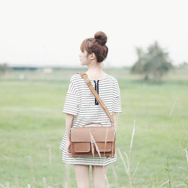 女头背影丸子头小清新文艺