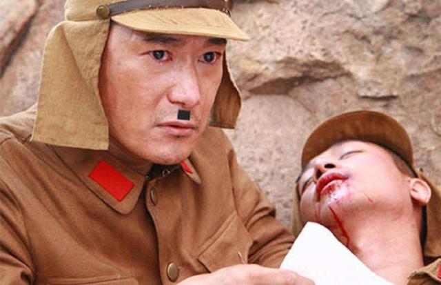 二战日本士兵在鼻子下面留一小撮胡子,不仅是时髦,还有这3点!