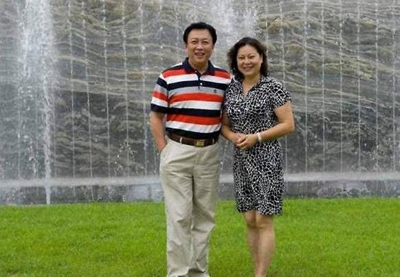 本是阖家欢乐享受团圆的时刻,在这个全家团圆的除夕夜里,唐国强的第一