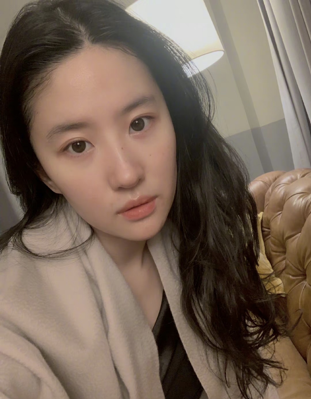 神仙姐姐刘亦菲素颜也太美了吧[鼓掌]