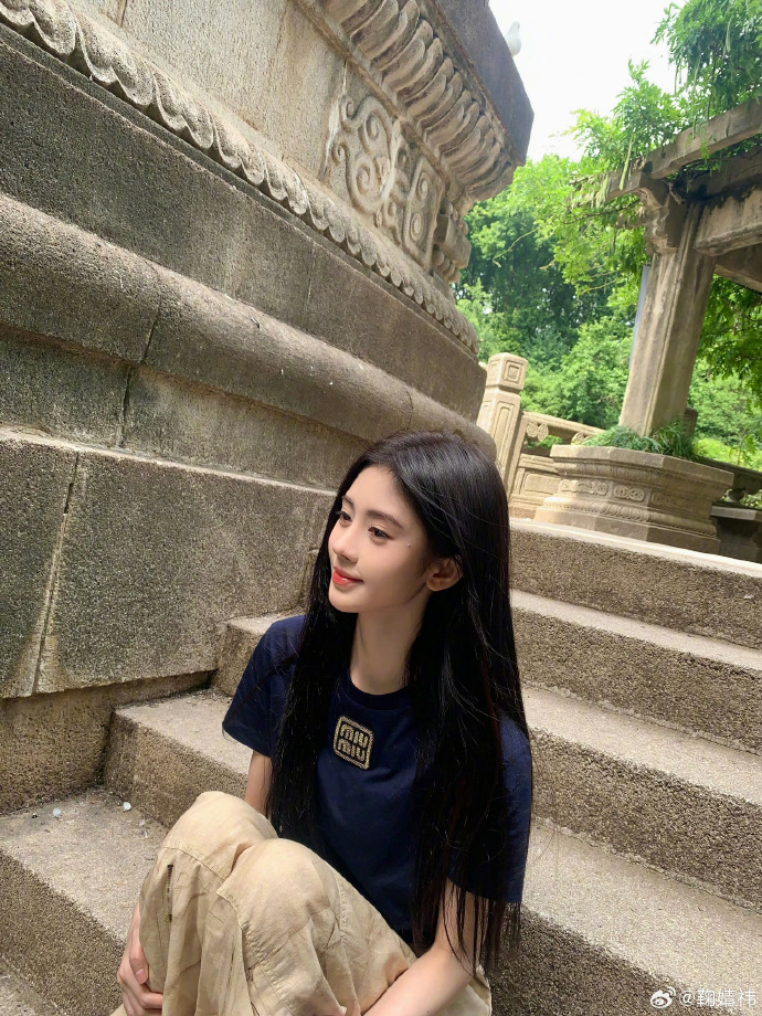 鞠婧祎超话jjy#鞠婧祎姜黎非#jjy#鞠婧祎千香引#    "月光透光窗 光撒