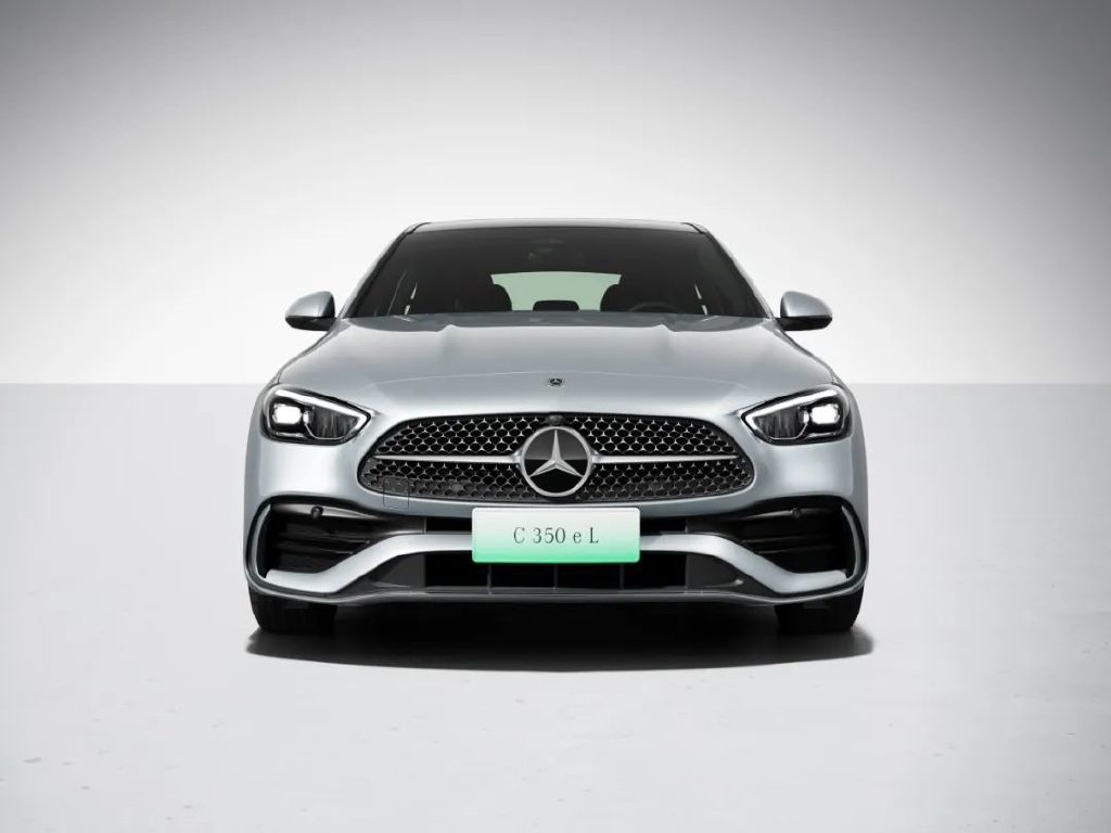 而这款奔驰c 350 e l车型则是属于可油可电的插电式混合动力车型,能够