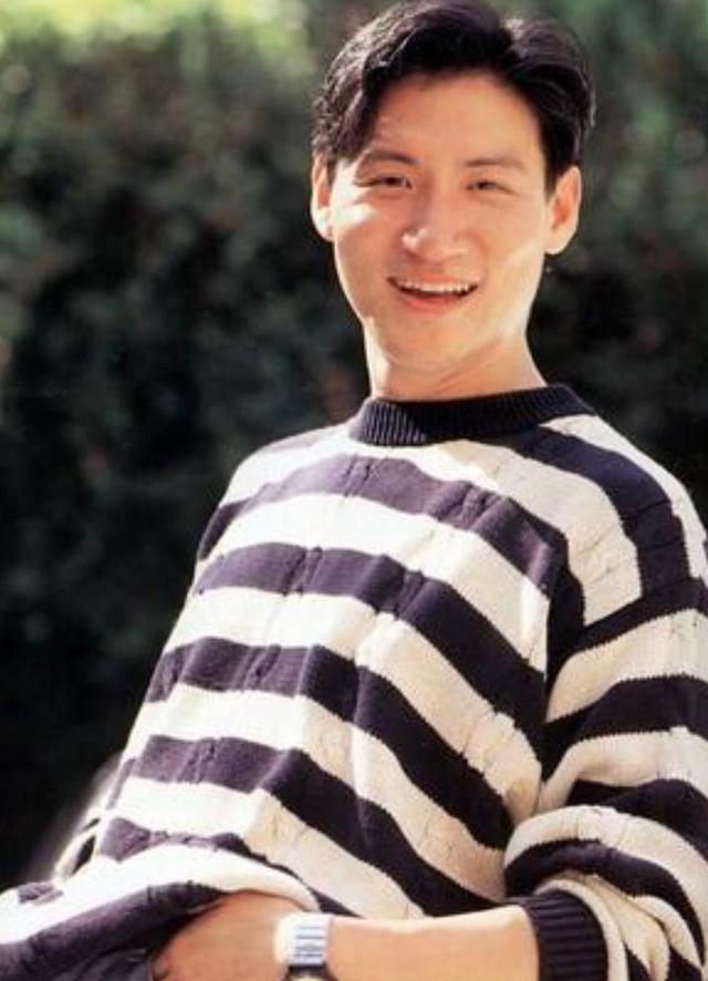 张学友过六旬依旧神采奕奕,穿衣不花哨不扮嫩,完美避开油腻感