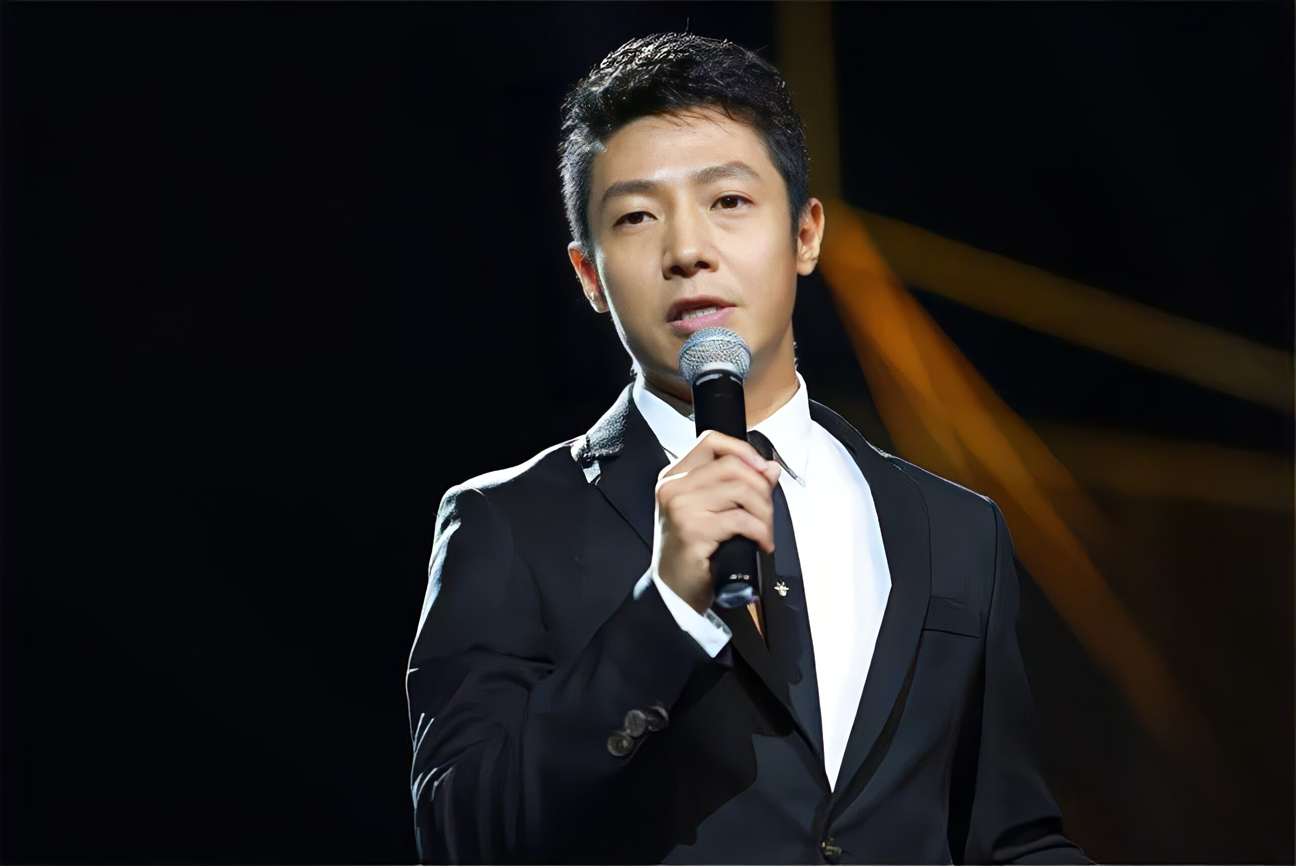 撒贝宁个人资料简历学历撒贝宁为法律事业许诺终身北大毕业央视力捧却