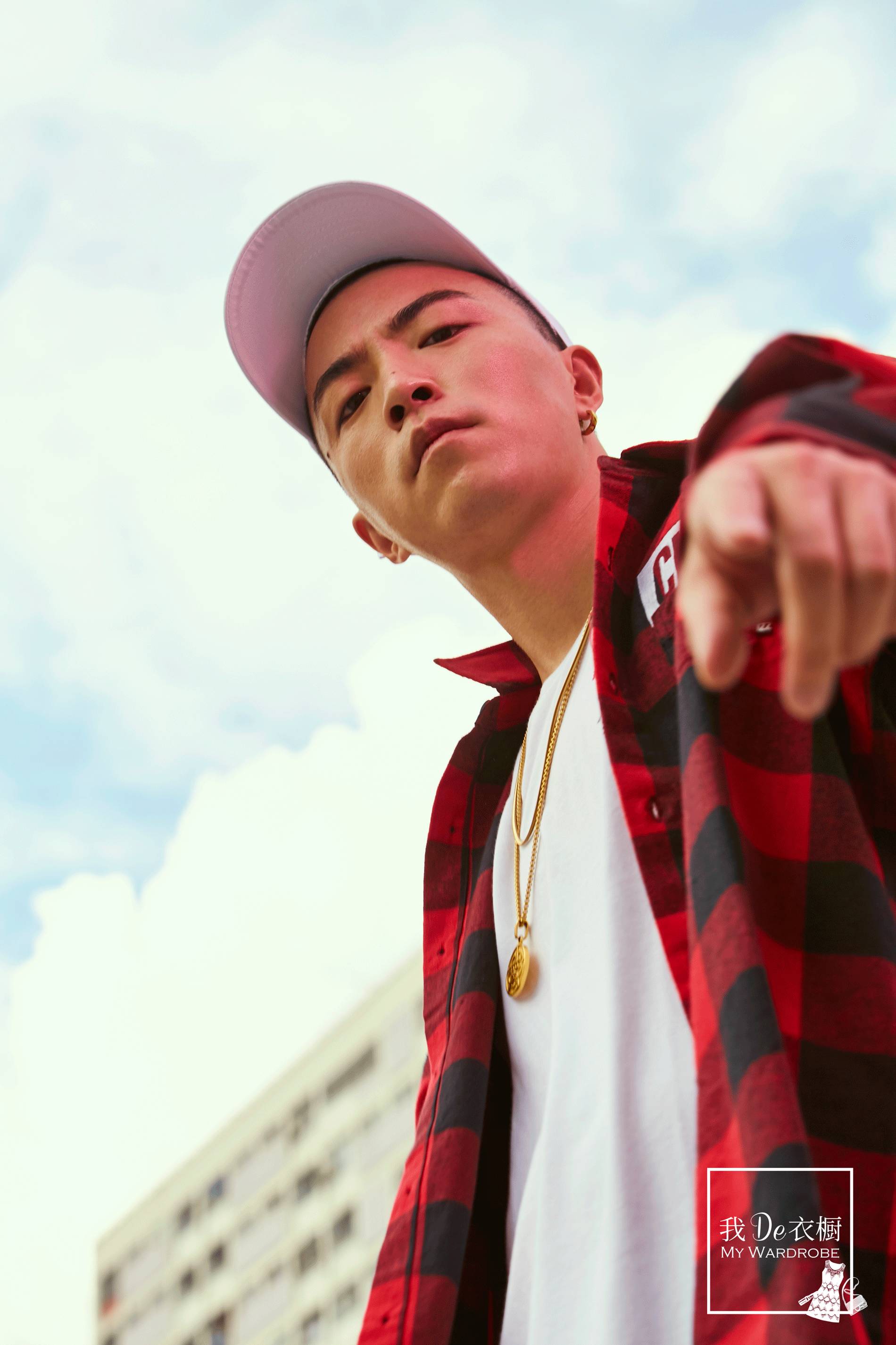 就像不得要领的说唱很容易被误认成喊麦一样,穿格纹要注意减法,像jony