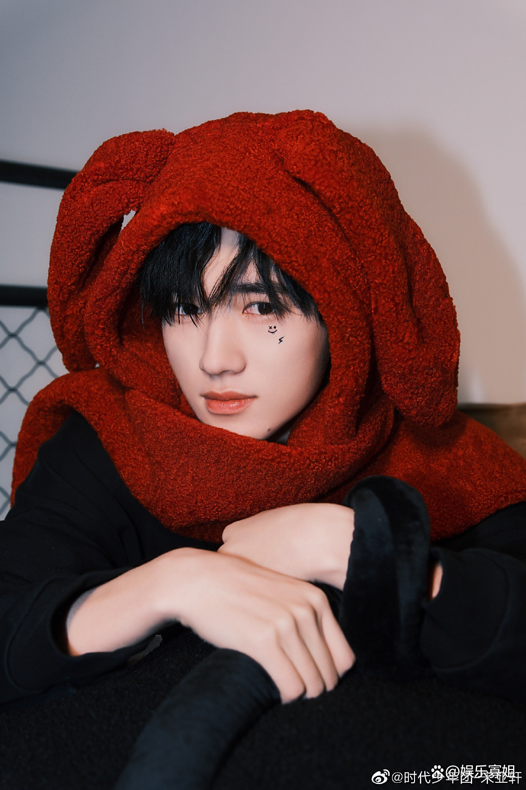 宋亚轩兔耳帽六连拍,毛茸茸的兔耳朵,可爱的小表情,可爱又帅气