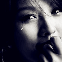 qq女生流泪头像