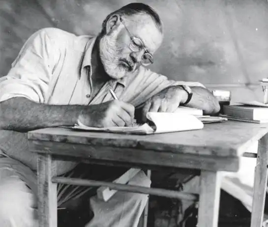 海明威谈写作,知识以及自我的危险-和写作有关...