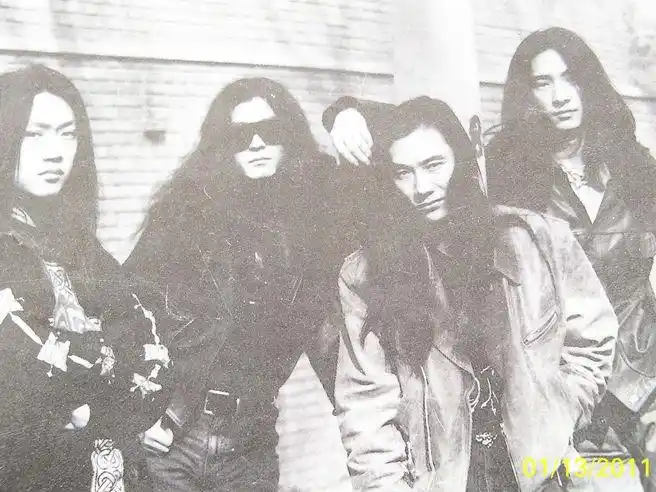 乐队成员:          丁武/刘义君/张炬(已故)/顾忠/陈磊/赵年