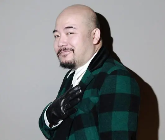 黄伟文爆料 两歌手为求歌词无所不用其极