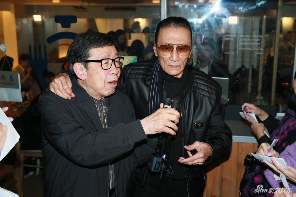 组图:郑少秋"一家"团聚开心 谢贤曾江破冰饭局融洽