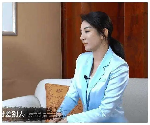 原创黄奕接受大胆访谈评论直指真实头发秃的有更多干净之处