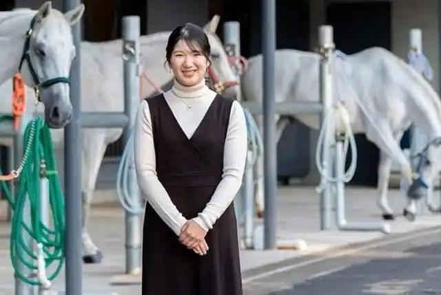 爱子公主庆21岁生日,换上便服又美又仙,宛如童话走出来的公主