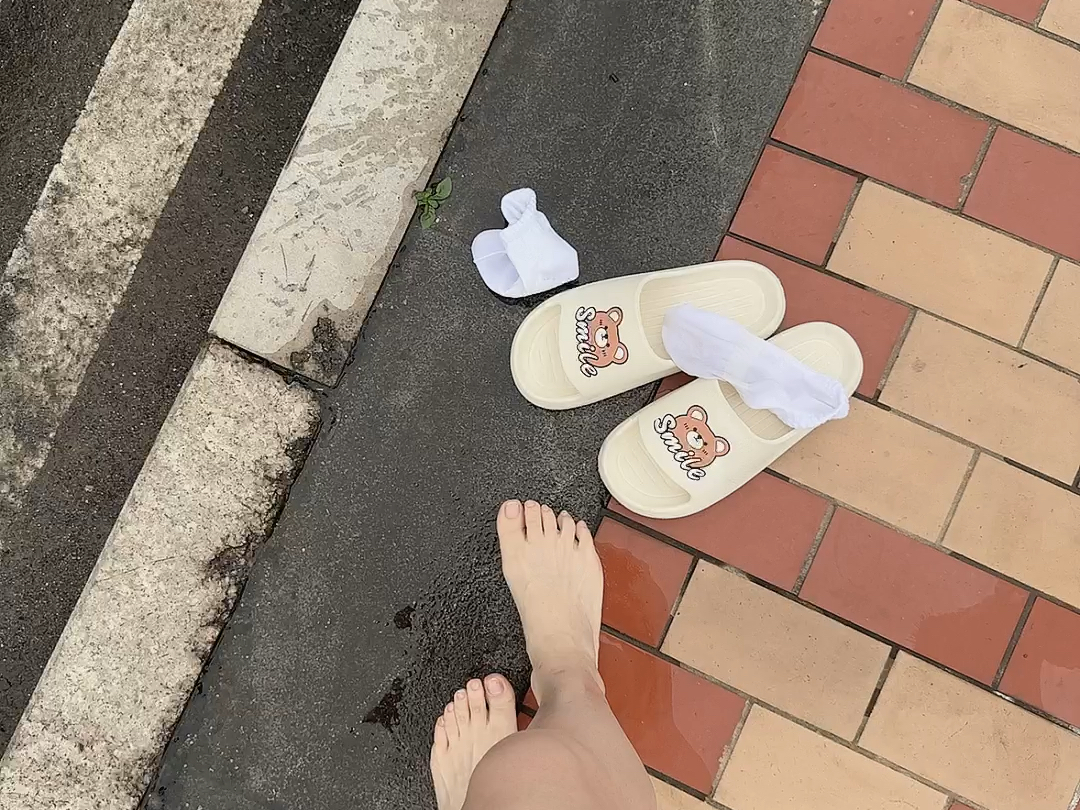 白袜子变嘿呀 脏兮兮