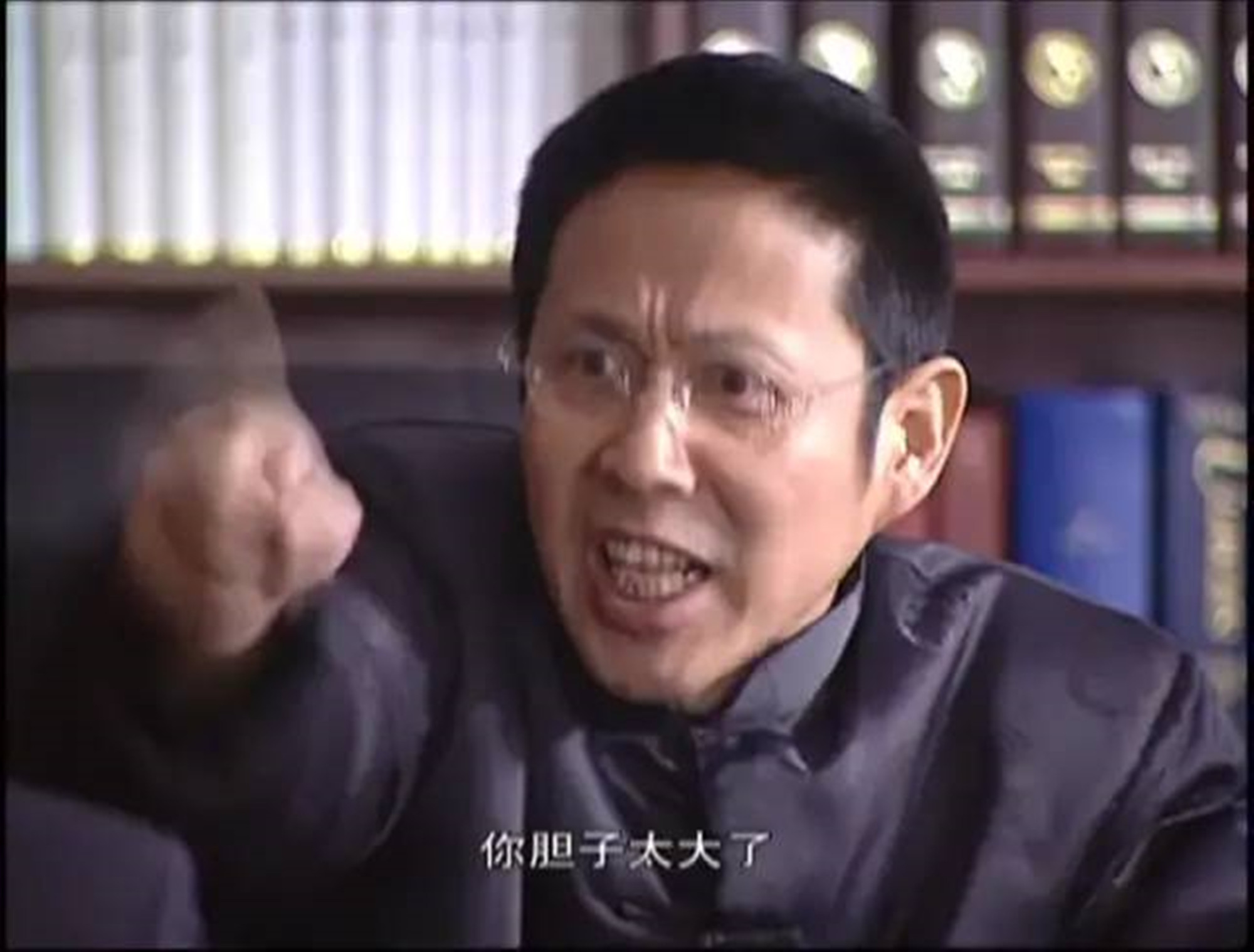 同样是犯罪剧,王志文的《黑冰》和陈道明的《黑洞》,差距在哪?