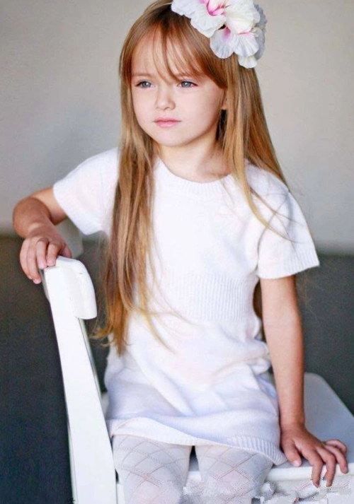 俄罗斯8岁女孩因长得漂亮,被评为"全球最美少女"还成了模特!