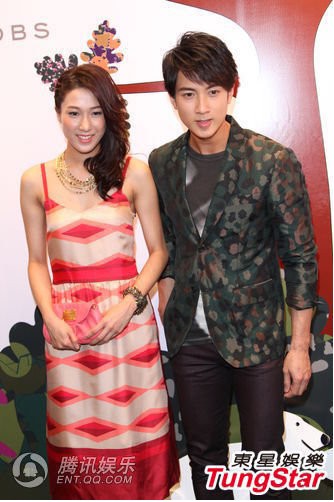 钟嘉欣吴尊尴尬撞脸面面相觑坦言的确神似组图