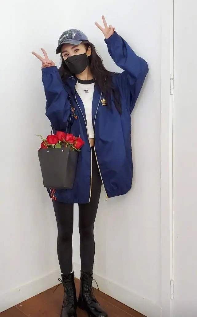 原创杨幂最新穿搭减龄小合集快看下她是怎么穿的轻松get