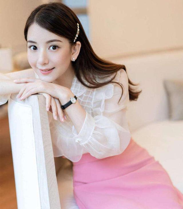 近日,潘玮柏的娇妻宣云luna在自己的社交网站上发文并且晒出美照,看