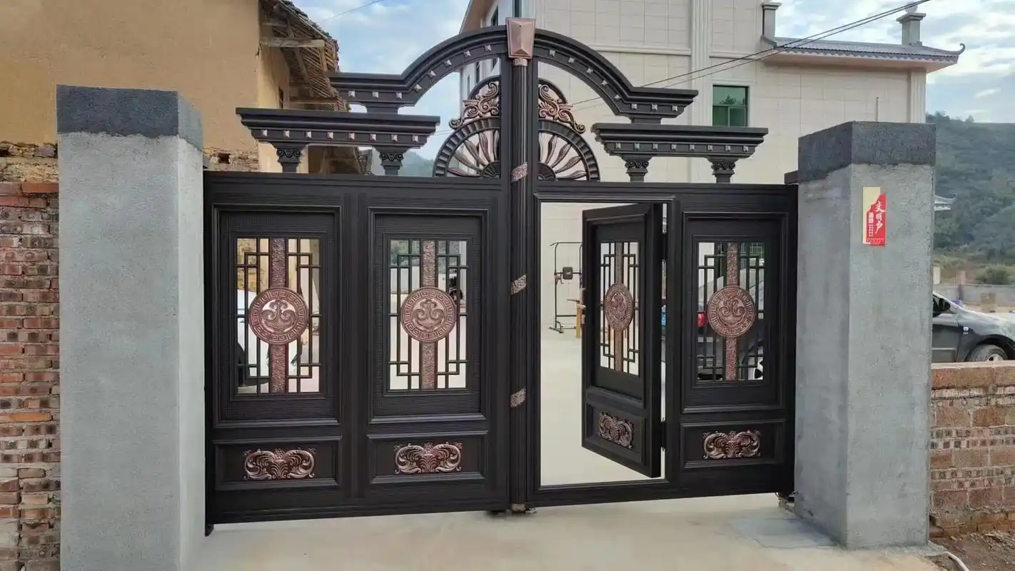 新式铝艺大门.新款铝艺大门现场图反馈#铝艺庭院门 #庭院大门 - 抖音
