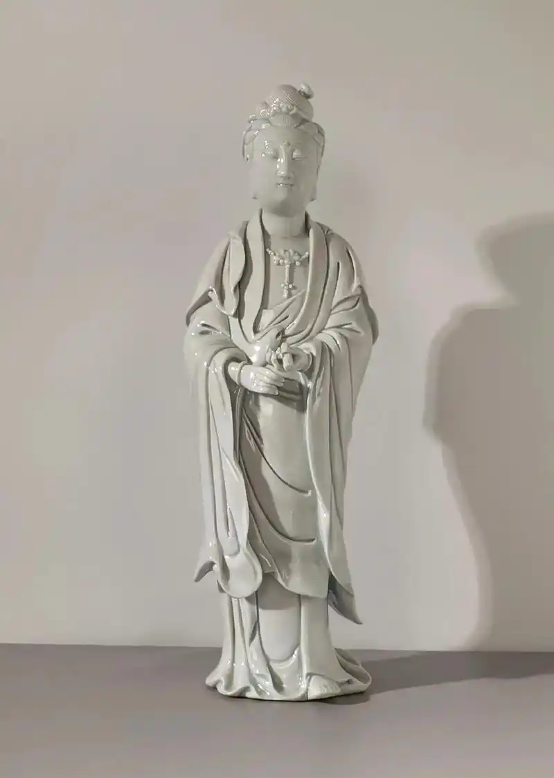 中国白德化窑明代自在观音塑瓷.#德化白瓷 德化窑所产的白瓷瓷 - 抖音