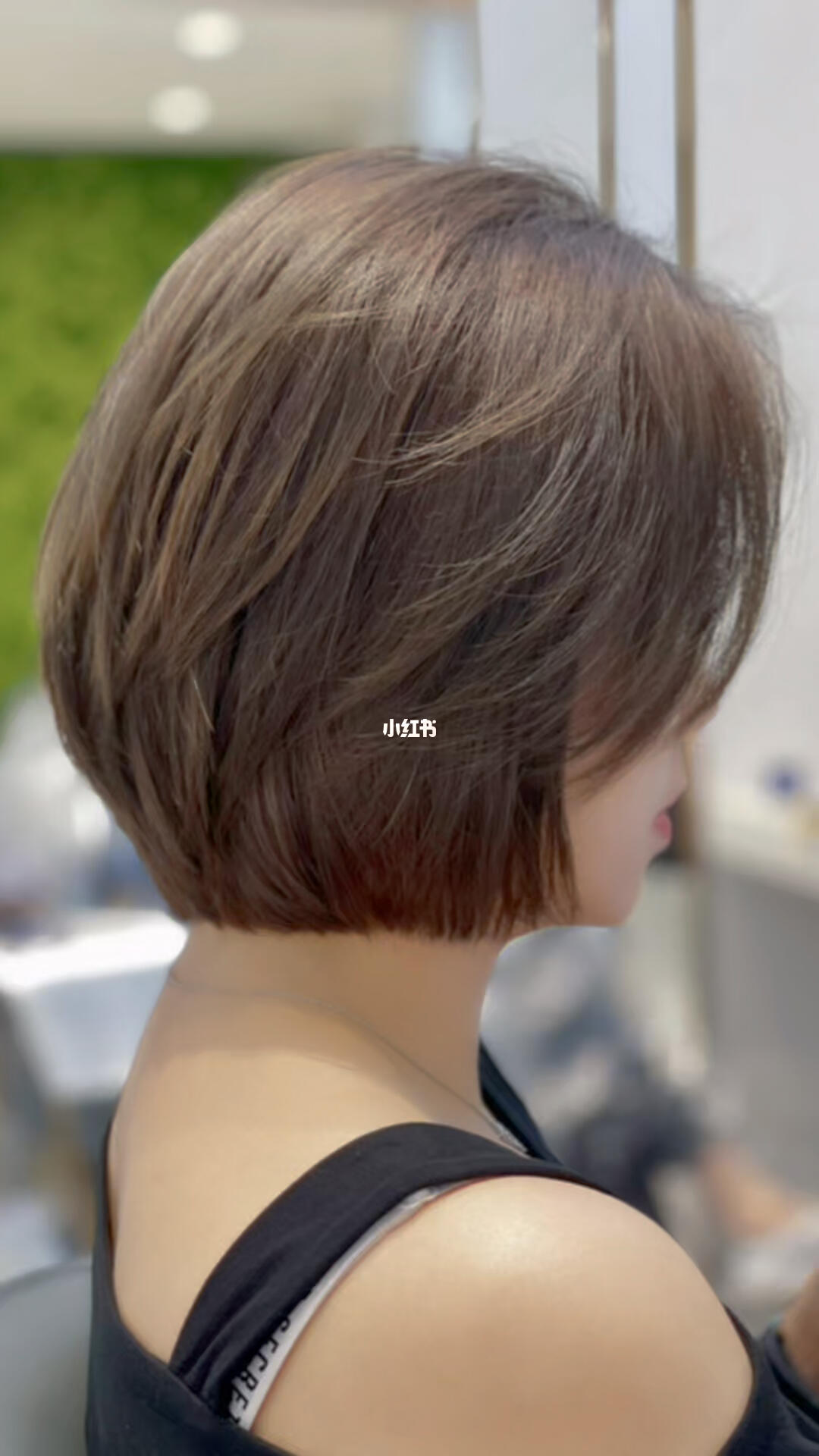 短发流行发色灰棕色