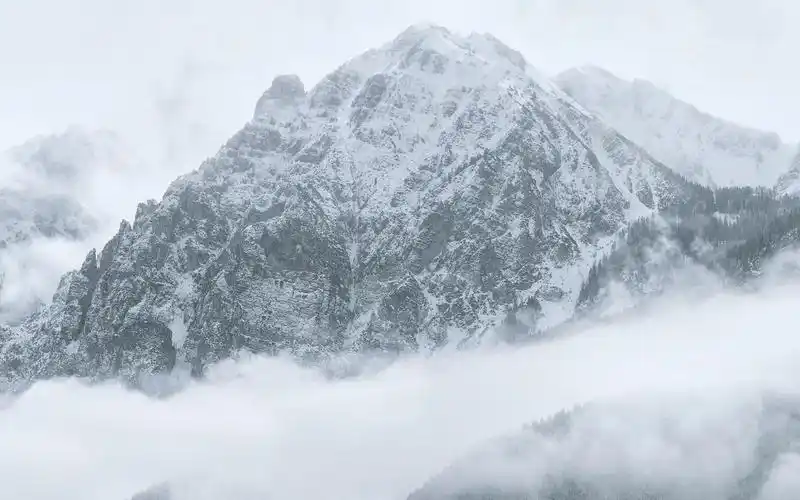 电脑壁纸 风景 大自然富有仙气的峻峭山峰