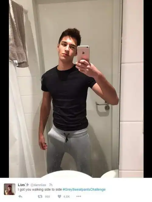 但是大家都知道,卫裤很宽松,男孩子穿上之后丁丁的轮廓超级明显,所以