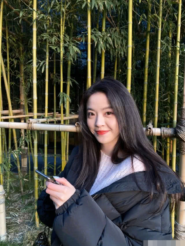 太夸张!王中磊女儿宅家里过于勤奋,看八百本书,网友称太装了