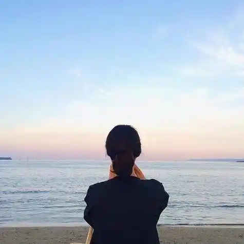 风景头像女生背影山