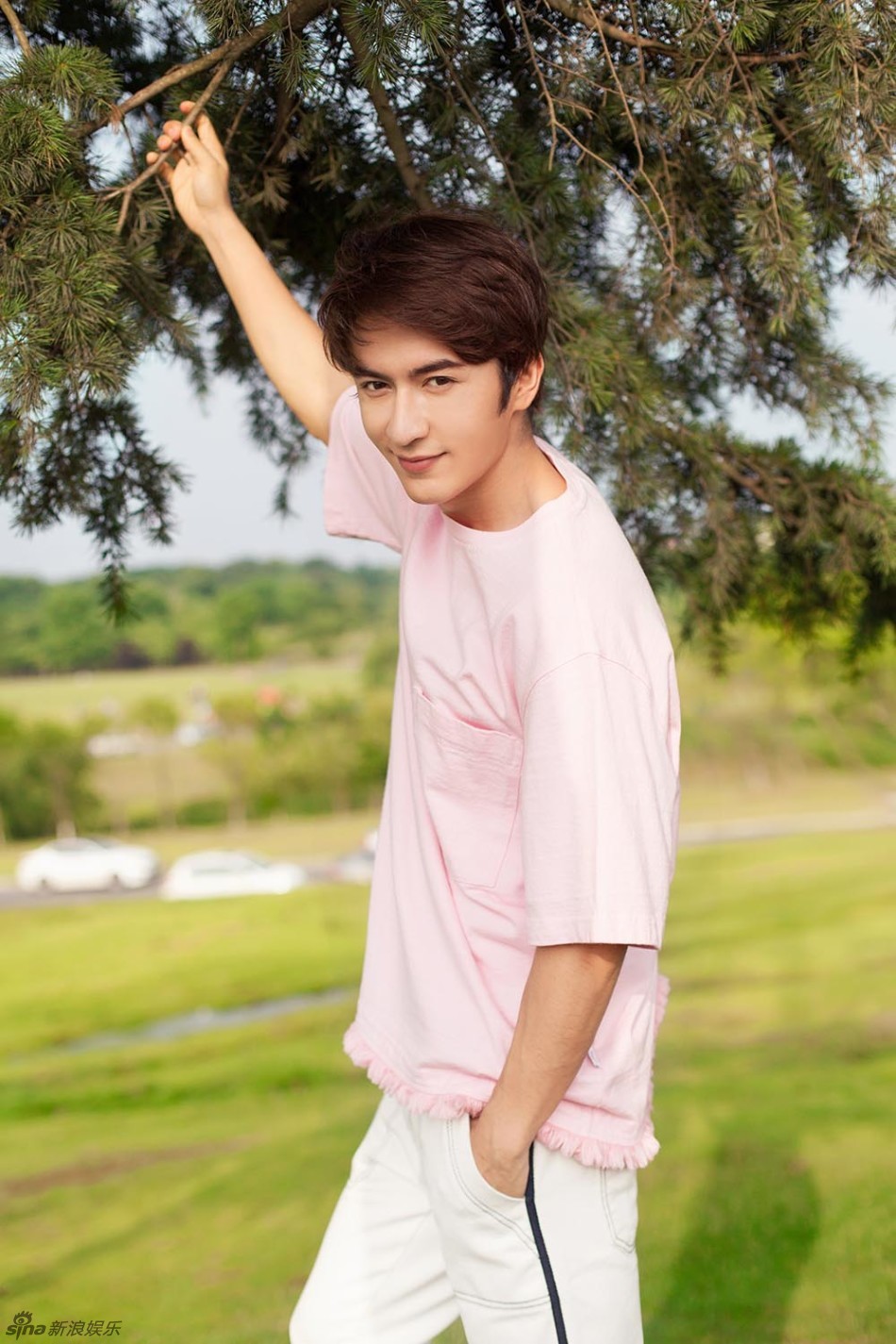 组图:冲破次元!米热新写真宛若漫画美少年_高清图集_新浪网