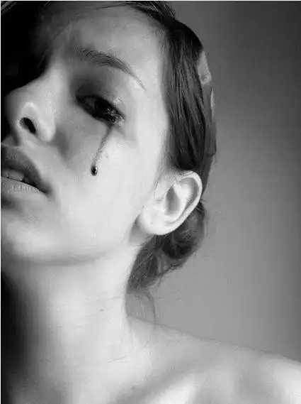 非主流黑白艺术伤感个性图片流泪_唯美图片网