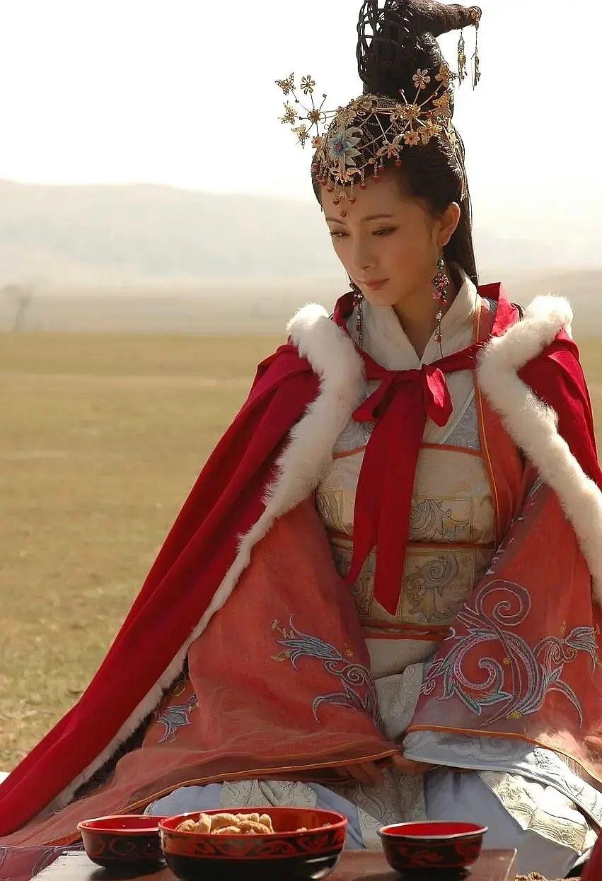 四大美女图片真人照片(四大美女最成功的扮演者:蒋勤勤,陈红,杨幂