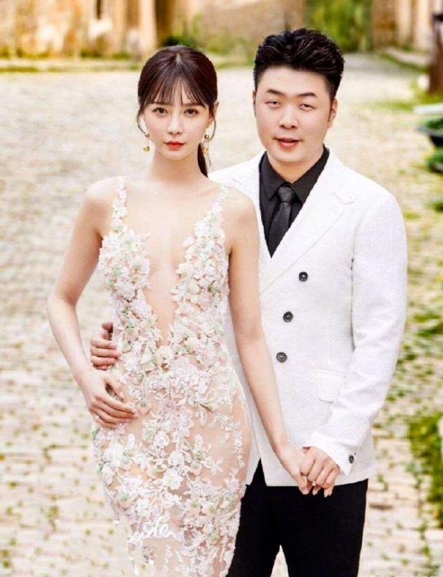 零点一过,老婆沈梦辰便高调为其庆祝,她晒出多张杜海涛的单人照,也晒